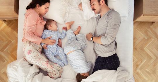 5 einfache Tricks, wie ein Kind im eigenen Bett schläft
