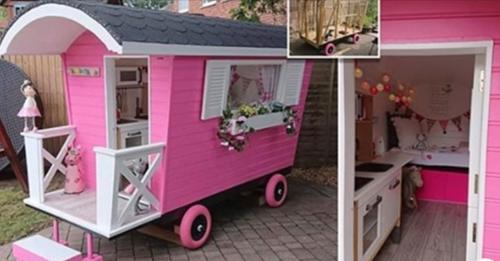 Dieser handliche Opa baut einen schönen rosafarbenen Wohnwagen für seine Enkelin während des Lockdowns!