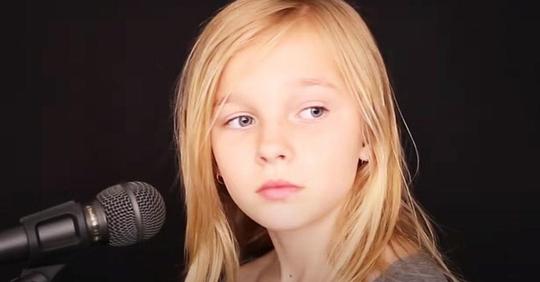Eine 11-Jährige spielt eine eindringliche Version von 'Sound Of Silence', die den Zuhörern eine Gänsehaut bescheren wird
