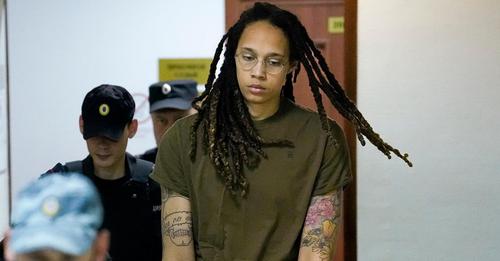 US-Basketballerin Brittney Griner kommt im Tausch gegen russischen Waffenhändler frei