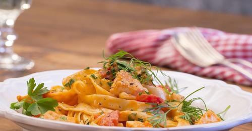 Tagliatelle al Salmone