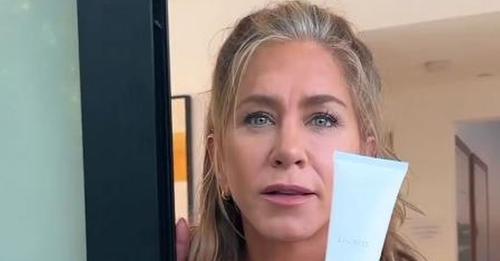 Jennifer Aniston begeistert Fans mit ihren grauen Strähnen!