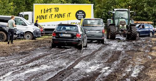 Schlamm in Wacken: Veranstalter stoppen Anfahrt mit Autos bis Ende des Festivals