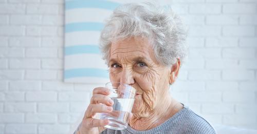 Zu diesen Zeitpunkten solltest du Wasser trinken!