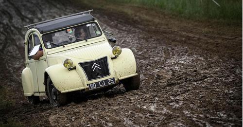 Die Ente wird 75: 'Auto für zwei Bauern in Stiefeln und einen Zentner Kartoffeln'