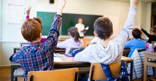 Vater nimmt sein Kind aus der Schule, weil die Lehrerin übergewichtig ist