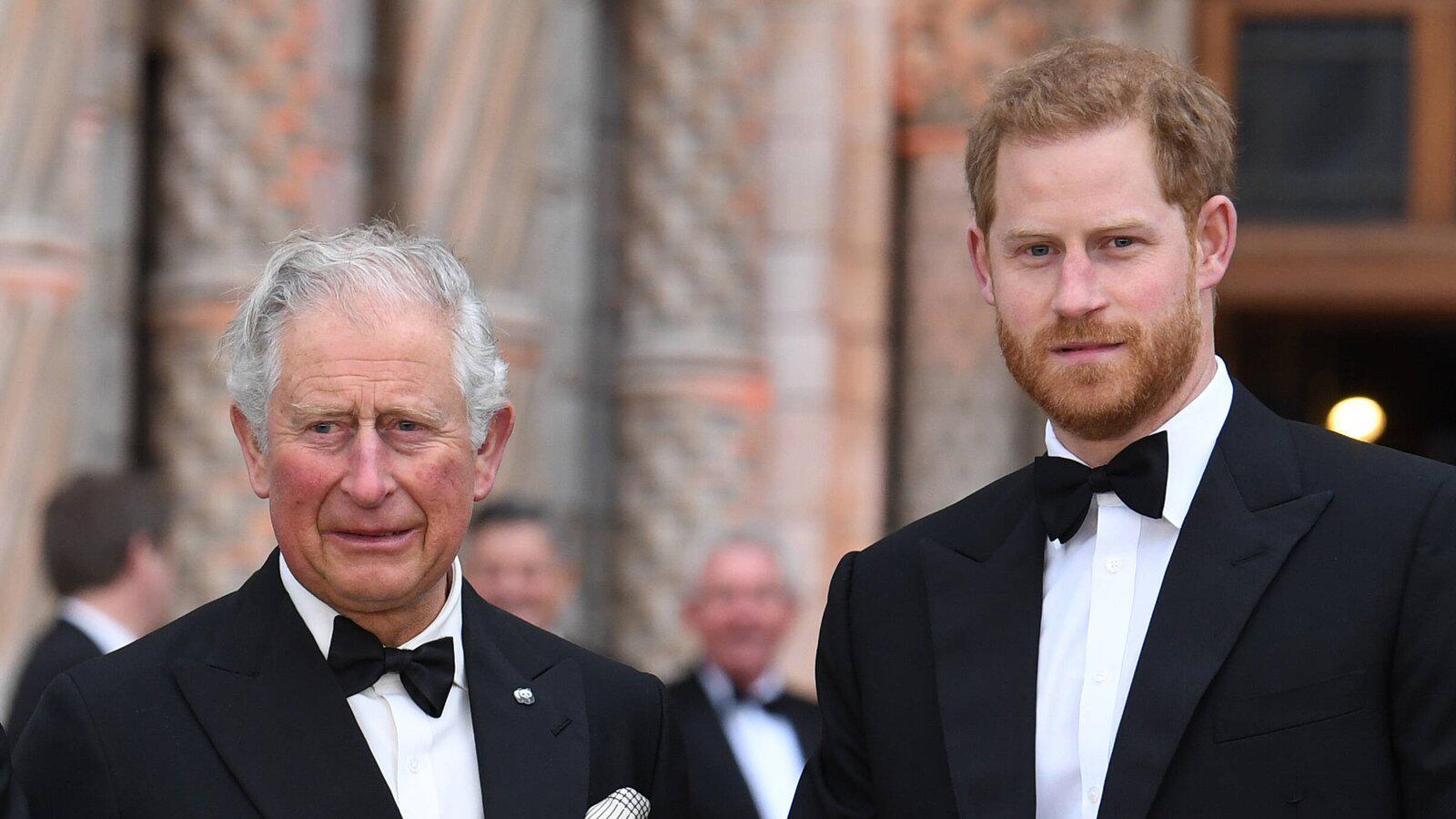 Nach Charles‘ Krebsdiagnose: Prinz Harry eilt nach London, um an der Seite seines Vaters zu sein