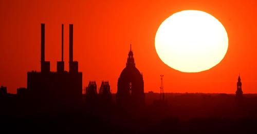 'Eindeutige Warnung an die Menschheit': Erderwärmung lag erstmals zwölf Monate lang über 1,5 Grad