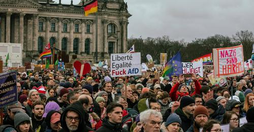 Wirkung von Demos gegen rechts: 'Einer wie Friedrich Merz wäre jetzt am Zug'