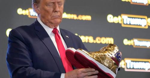 Donald Trump verkauft goldene Sneaker – für stolzen Preis